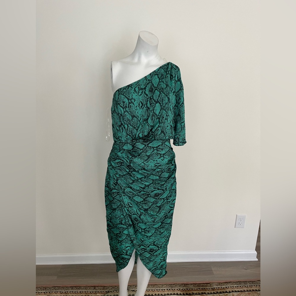 NWT VESTIQUE SNAKE PRINT ONE SHOULDER DRESS SIZE  L